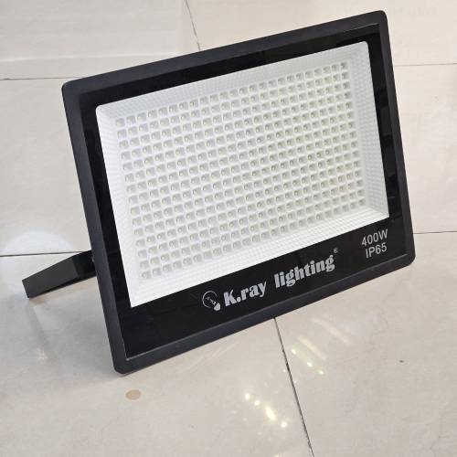 Kray LED flood light models KR-TG10020 100W KR-TG20020 200W KR-TG40020 400W for outdoor and industrial lighting in Qatar